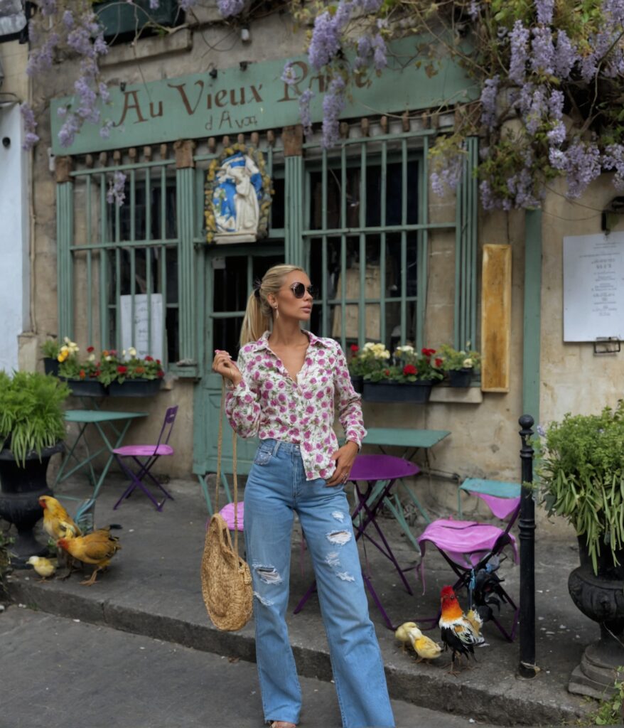 Au Vieux Paris d’Arcole: Wisteria and Wonder