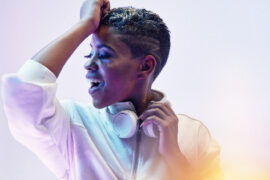 People-dancing-at-silent-disco-event-with-LED-headphones